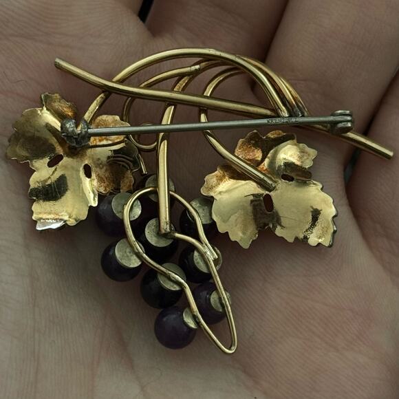 Vintage KREMENTZ 60s Amethyst Grape Brooch Pin - Picture 5 of 6
